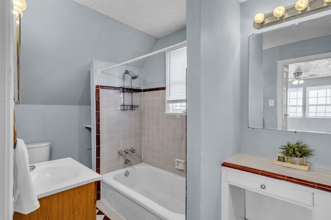 Building Photo - 2314 Eagle St