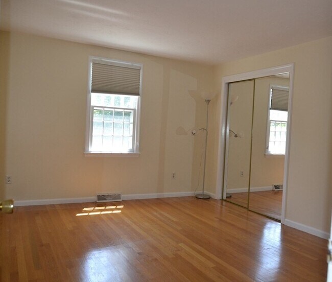 Building Photo - 20 Pine Grove Park
