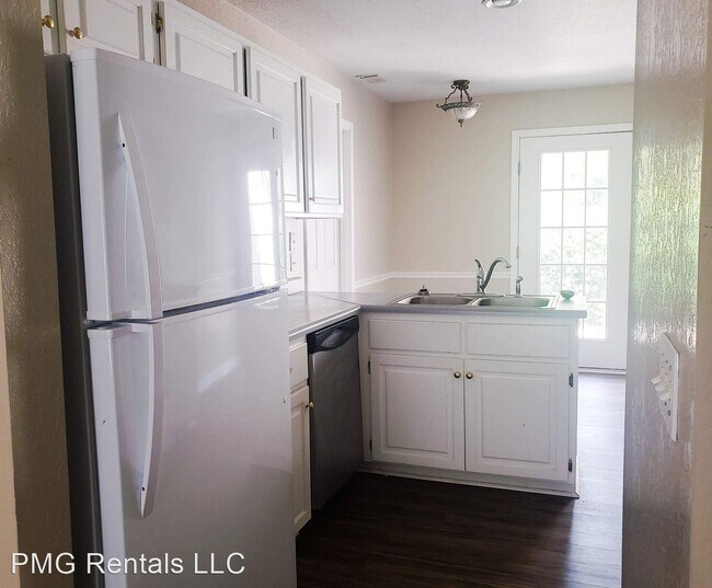 Foto del edificio - 2 br, 2 bath House - 900 Stephen Dr. #7