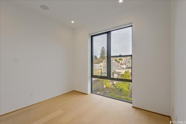 Building Photo - NML680BS