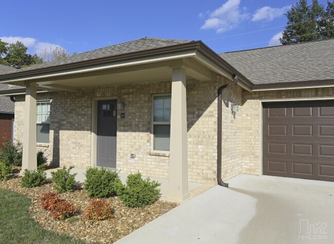 Foto del edificio - 102 Blackberry Dr