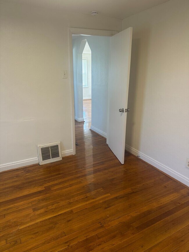 Foto del edificio - 1ST MONTHS RENT ONLY $1000 - 2 bed 1 bath ...