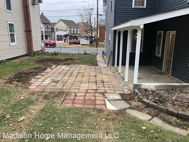 Foto del edificio - 3 br, 1.5 bath House - 384 Broad St