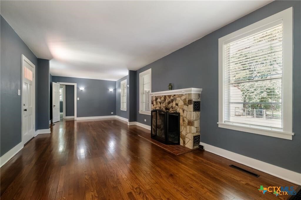 Building Photo - 350 New York Ave