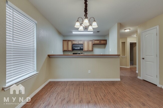 Building Photo - 608 Hilltop Dr