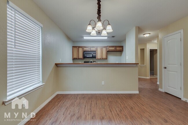 Foto del edificio - 608 Hilltop Dr