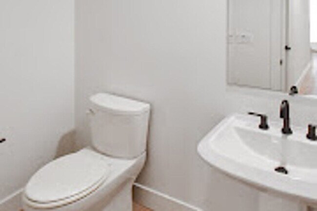 Foto del edificio - Newer Energy Efficient Luxury Townhouse in...