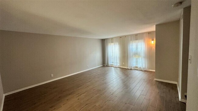 Building Photo - 407 Bendwood Dr