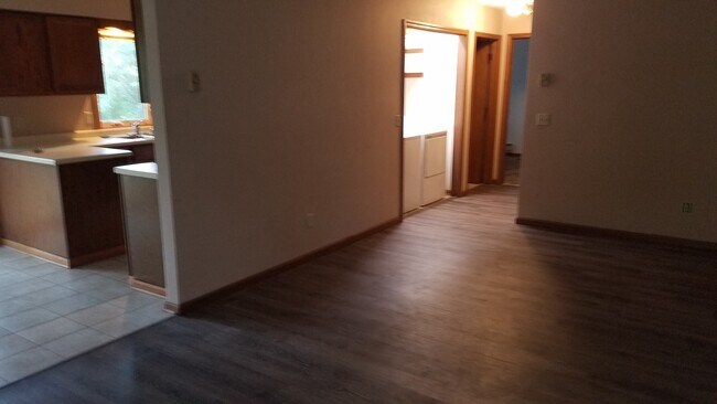 Foto del edificio - 4654 Hayes Rd