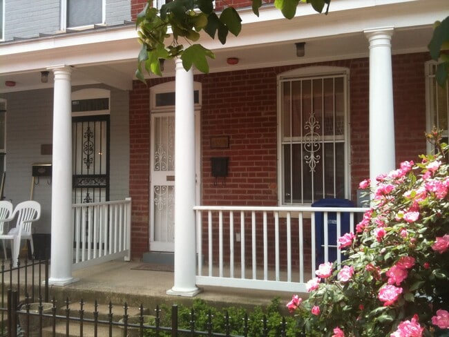 Front landing - 432 Oakdale Pl NW