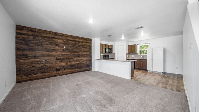 Foto del edificio - Welcome home to this charming 2-bedroom, 1-bath home in the growing Marie Village community of Co...