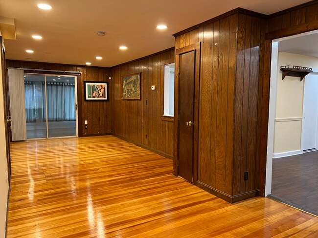 Building Photo - 71 Bonney St