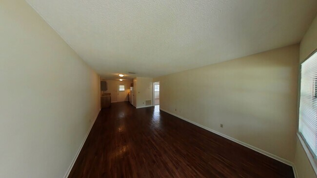 Foto del edificio - 2 Bed 1 Bath in Bellview