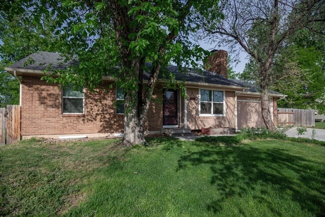 Building Photo - Great 4 bedroom Ranch style home!