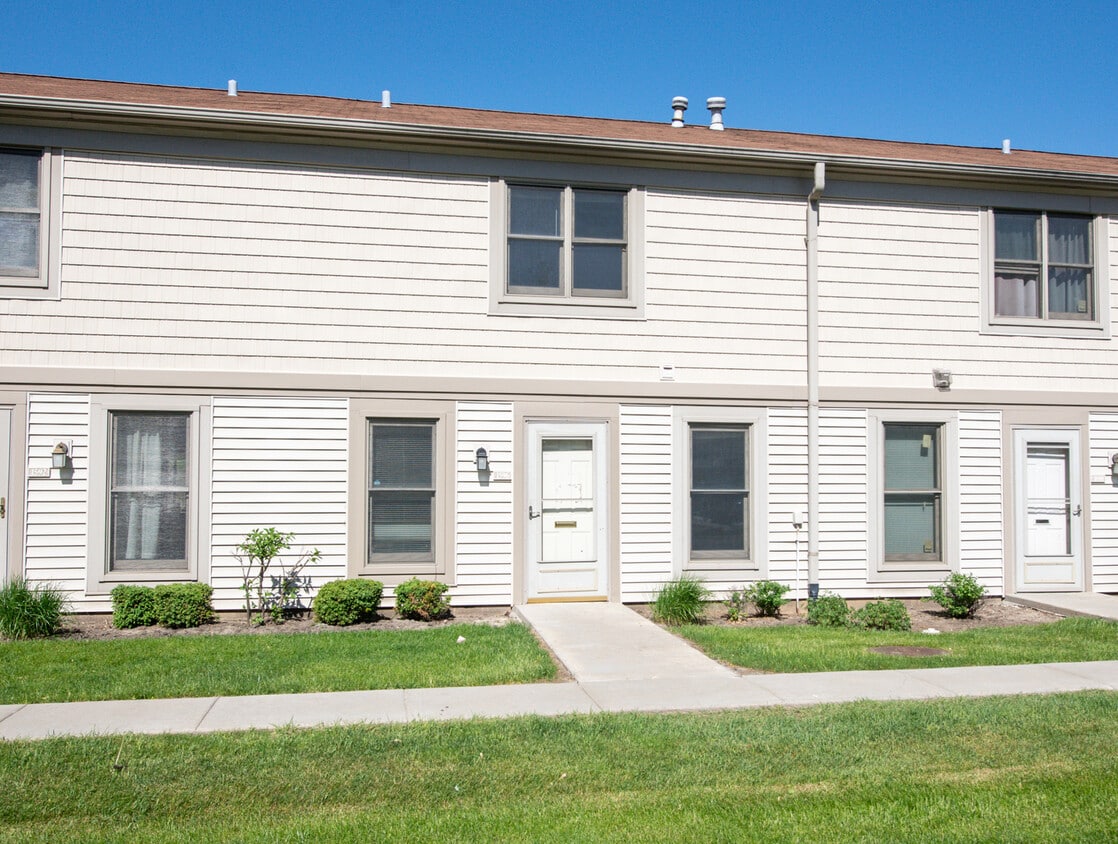 Primary Photo - 1596 Manchester Dr