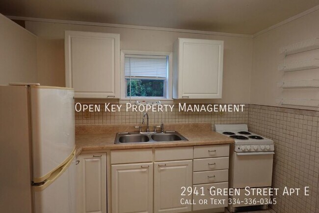 Building Photo - Personal and Quaint 1/1 Apartment in the H...