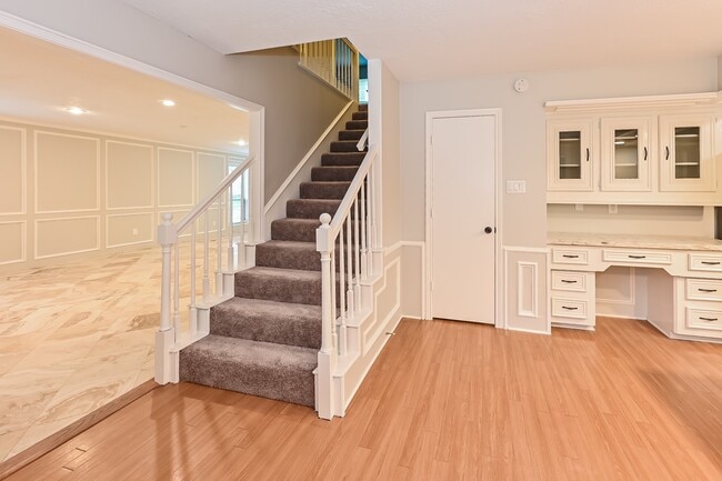 Building Photo - 12923 Marron Dr