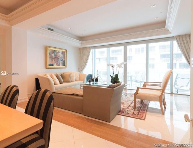 Building Photo - 10101 Collins Ave