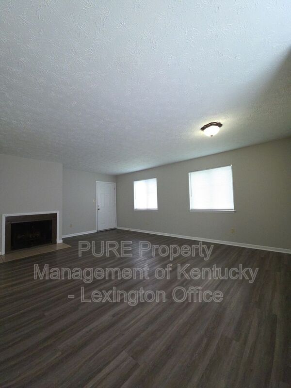 Foto del edificio - 3772 Camelot Dr