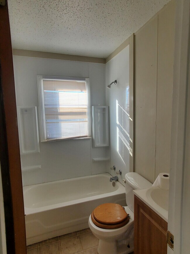 Foto del edificio - 1421 N Highland St