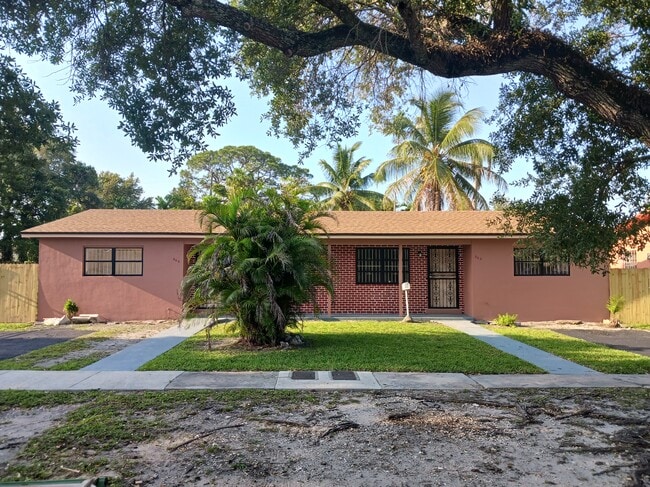 Building Photo - 560 NE 143rd St