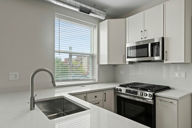 Building Photo - 432 S Maple Ave