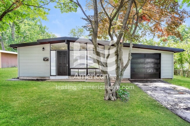 Building Photo - 830 St Anthony Ln