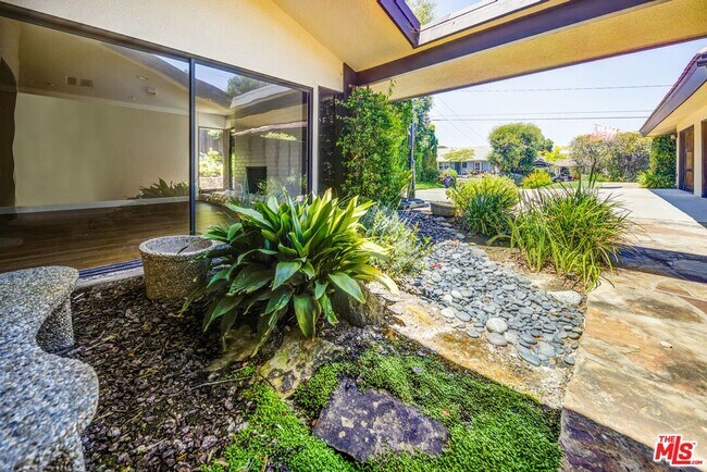Building Photo - 26 Santa Bella Rd