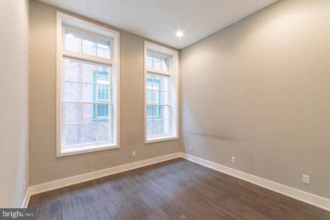 Building Photo - 135 N 3rd St