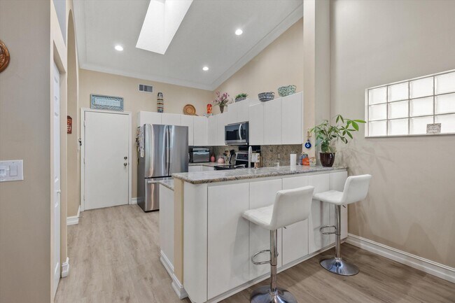 Foto del edificio - 9734 Harbour Lake Cir
