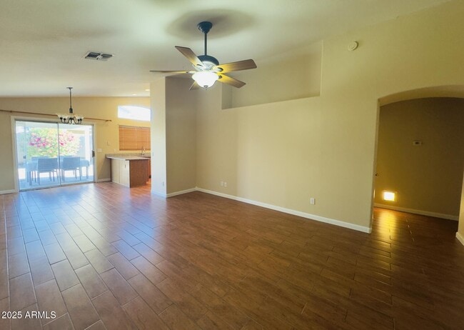 Building Photo - 3924 E Renee Dr