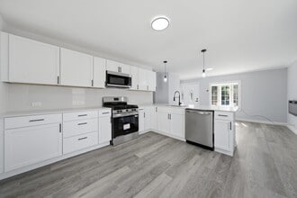 Building Photo - 407 Laurel Ave