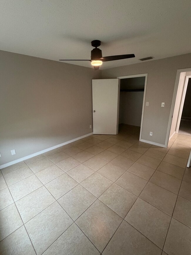 Building Photo - 11510 Valencia Dr