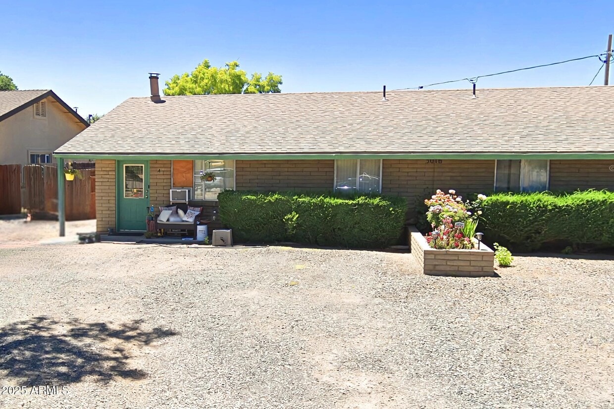 Primary Photo - 3016 N Yavapai Rd E