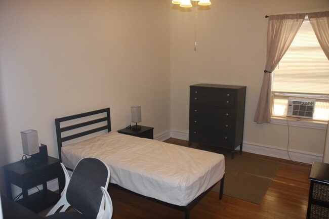 Large front master bedroom - 1417 W Rosemont Ave