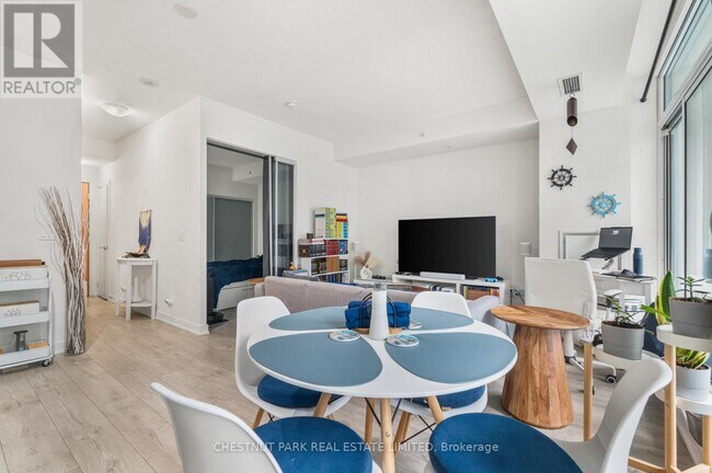 Building Photo - 199 Richmond St W