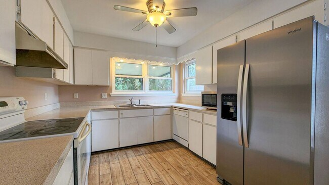 Building Photo - 408 Tanglewood