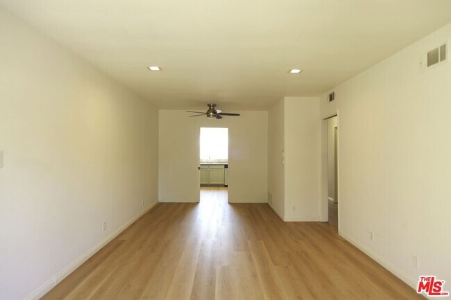 Foto del edificio - 1323 Ridgeley Dr