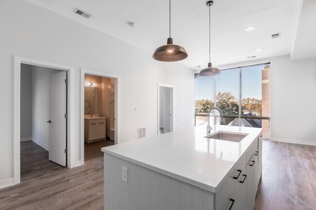 Foto del edificio - 2250 W Lawrence Ave