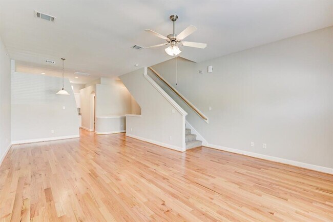 Foto del edificio - 8705 Bryam St