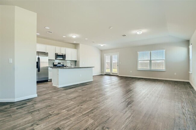 Foto del edificio - 600 Marimoor Dr