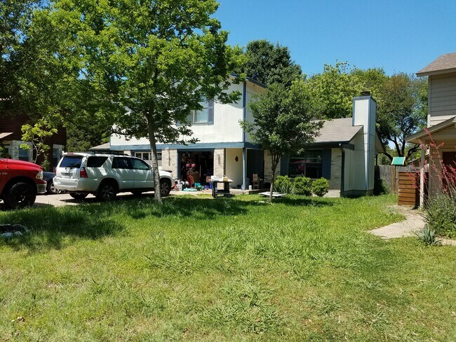 Foto del edificio - 8814 Clearbrook Trail