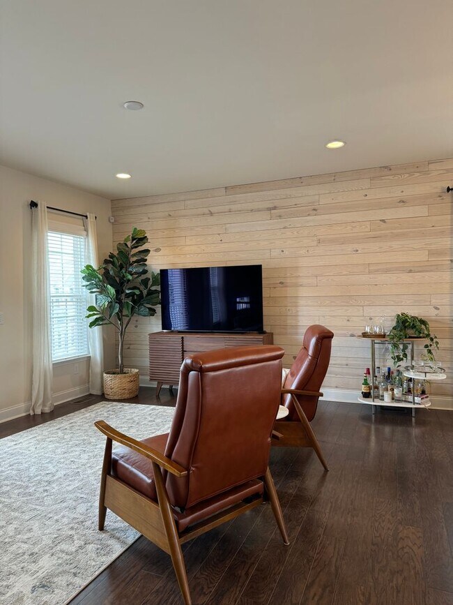 Building Photo - For Lease - Luxury Sedgefield Duet Townhom...