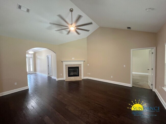 Building Photo - 3 Bedroom Home in Desirable Hammock Bay!