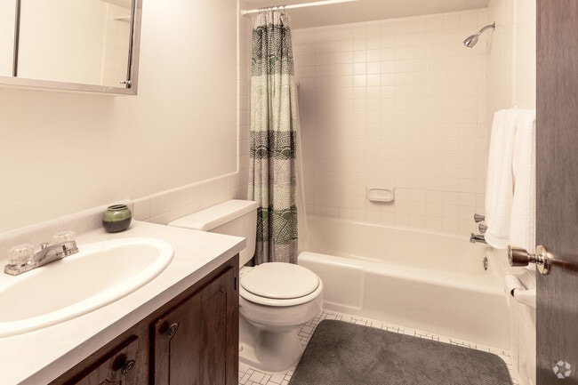 2BR, 1BA - Autumn Ridge Apartments