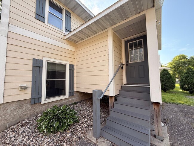 Foto del edificio - 118 Willow Point Dr