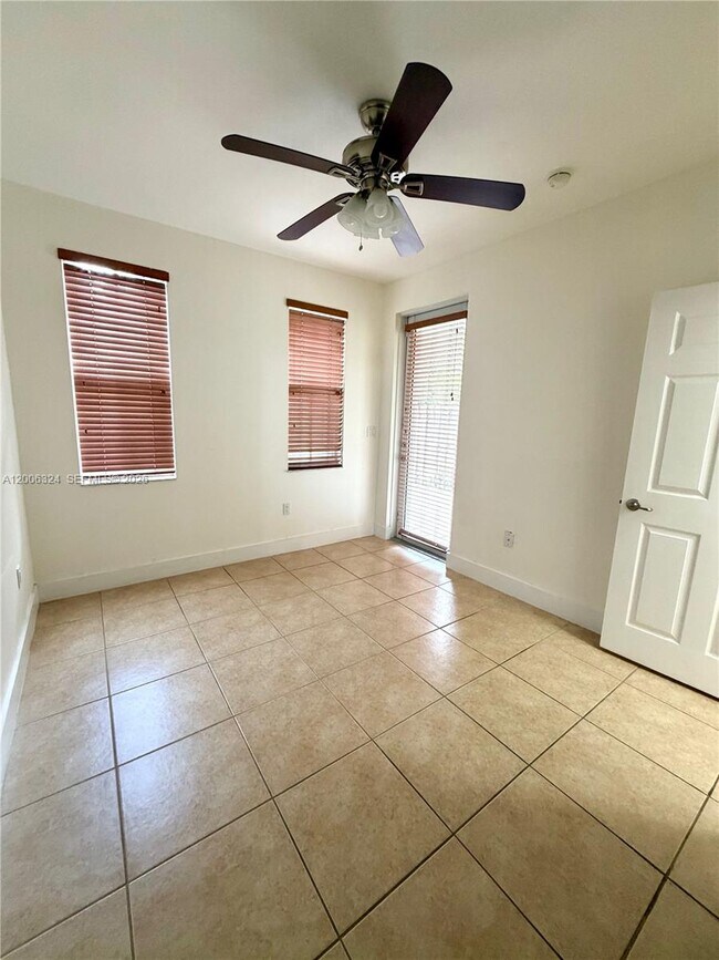 Foto del edificio - 10747 NW 76th Ln