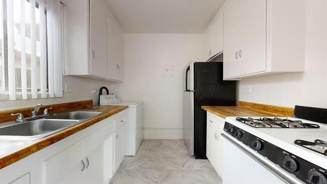 Building Photo - 1226 W 144th St