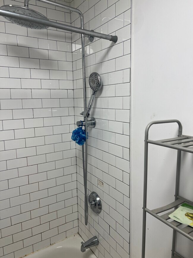 Foto del edificio - 2864 W 36th St