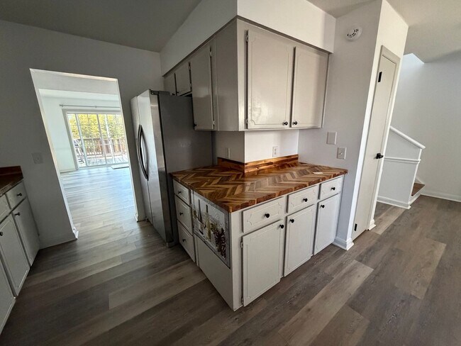 Foto del edificio - FOR RENT